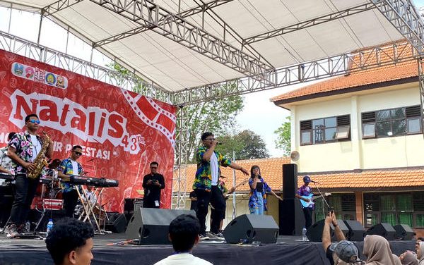 Dies Natalis ke-43 SmansaMozar : Ambyar Bersama Angger Aditya Band dan Mas Chan Music