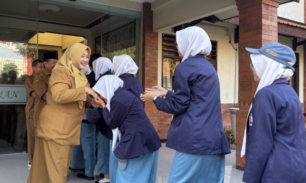 Halalbihalal: Anjangsana Antarkelas Eratkan Silaturahmi Para Siswa